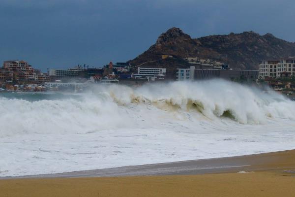 Dos tormentas tropicales avanzan por el Pacífico pero se alejan de México