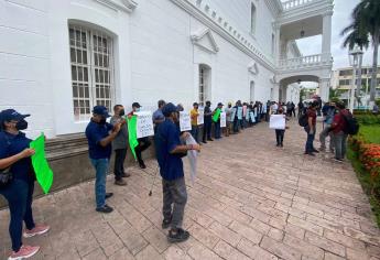 Policías jubilados de Culiacán bloquean la Obregón; presionan para recibir sus pagos