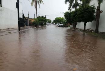 Lluvia deja encharcamientos en Los Mochis