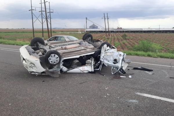 Volcadura en la México 15 deja dos lesionados en Guasave