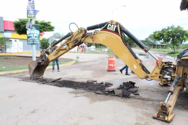 Dan banderazo de inicio a trabajos de bacheo asfáltico en Sinaloa de Leyva