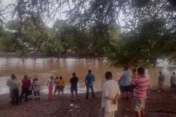 Desaparece doctor del ISSSTE, se lo llevó la creciente del río Sinaloa
