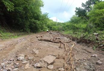 Reparan accesos y caminos en Sinaloa de Leyva tras lluvias