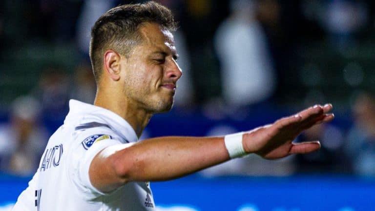 Javier Hernández ignora a niño que le pedía una fotografía