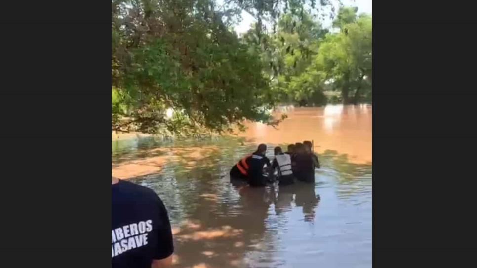 Localizan sin vida al doctor en el río Sinaloa, estaba atorado en una rama