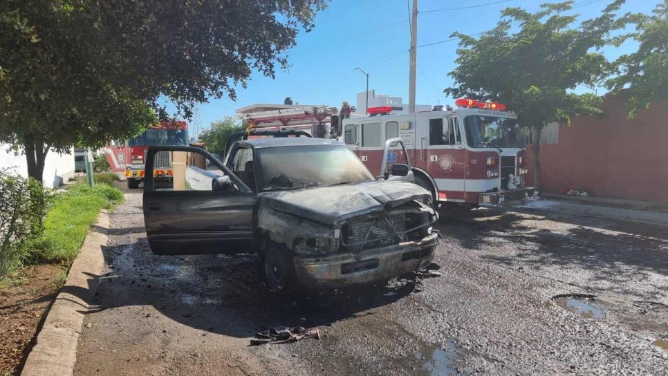 Conductor sufre severa quemadura en brazo tras incendiarse su camioneta en Prados del Sur