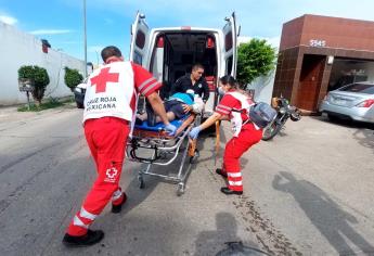 Camioneta embiste a expolocía estatal, en Alturas del Sur y escapa