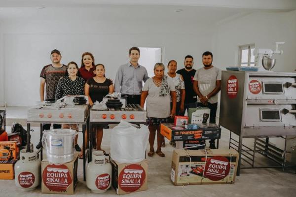 Lleva Secretario de Economía el Programa Equipa Sinaloa al pueblo de Santa María en El Rosario
