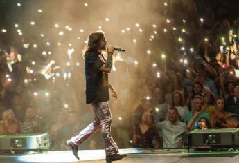 Juanes llega a los 50 sin nostalgia, con una biografía y un álbum en camino