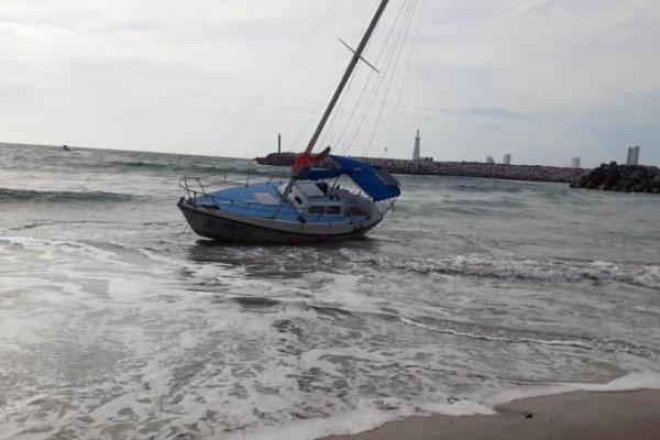 Velero encalla en playas del Hotel El Faro y hay varios heridos