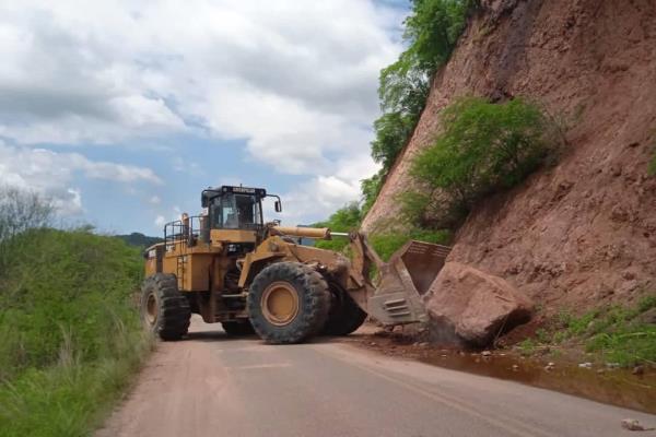 Lluvias provocan deslaves en caminos de Choix
