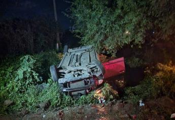 Tres mujeres sufren heridas tras volcar en la carretera México 15, en la sindicatura de El Salado