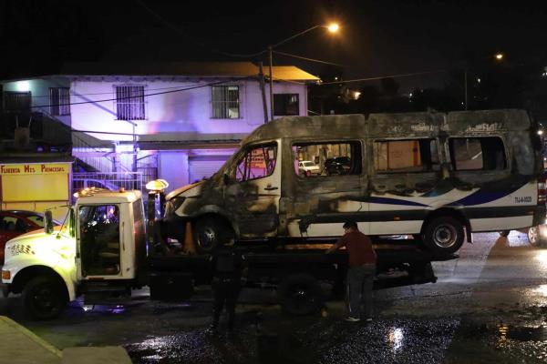 Vehículos incendiados y bloqueos en Baja California