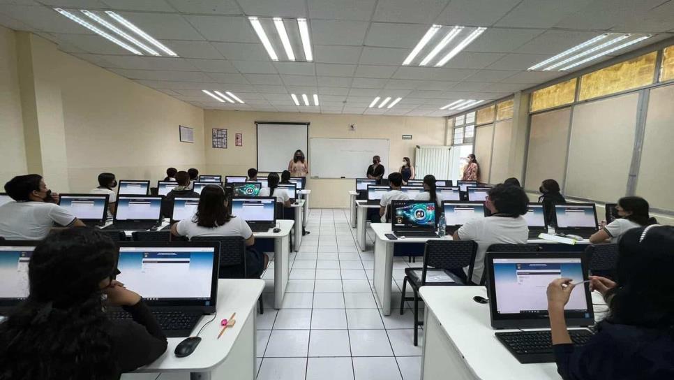 Capacitan a docentes de la UAS para inicio del ciclo escolar en preparatorias