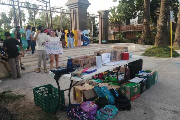 Ayuda a un niño a volver a la escuela, dona útiles escolares