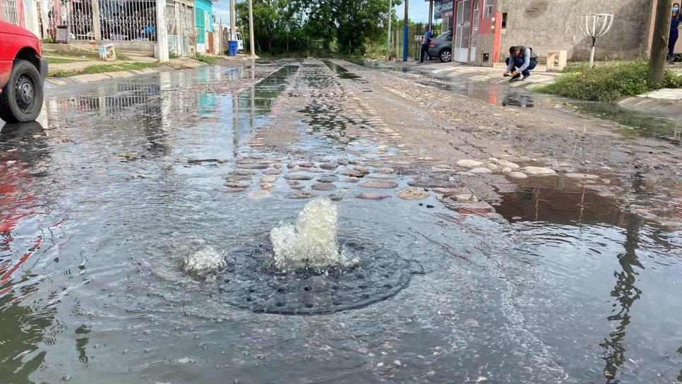 Toda una cuadra tiene el drenaje colapsado en Ampliación Villa Verde en Mazatlán