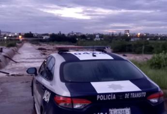 Lluvias dejan a 3 familias evacuadas y 8 carros rescatados en Culiacán