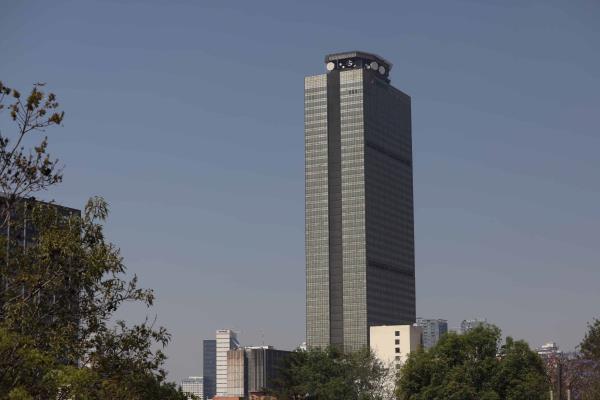 Pemex y sus trabajadores acuerdan incremento salarial del 4 %