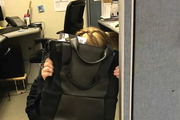 Mochilas antibalas contra la epidemia de tiroteos escolares en EEUU