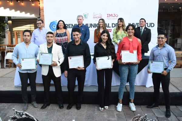 Siete ahomenses reciben el Premio Municipal de la Juventud 2022