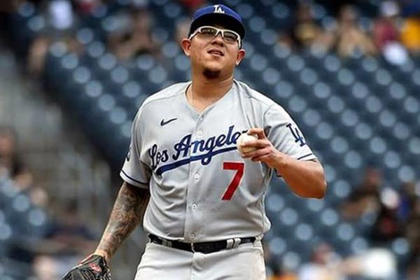Julio Urías cae este lunes ante Milwaukee