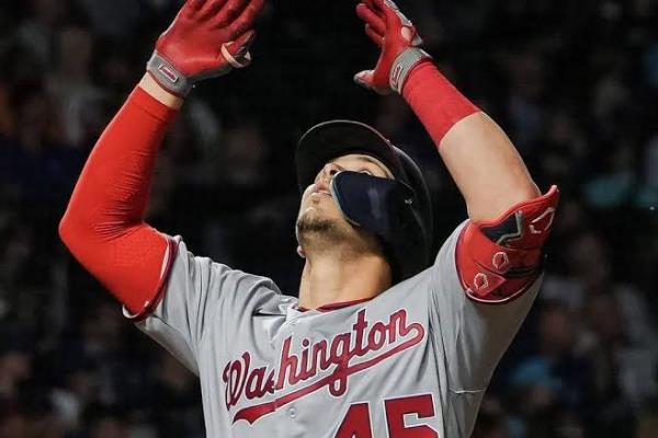 Joe Meneses conecta su sexto HR ante Robbie Ray