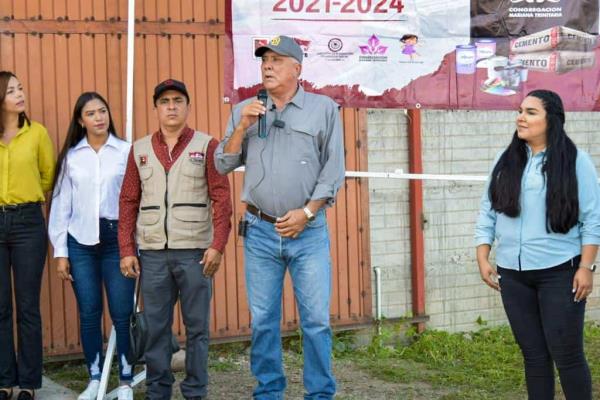 Entrega Ayuntamiento material para construcción en El Fuerte