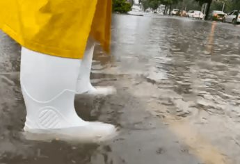 Rescatan con vida a mujer arrastrada por arroyo en Culiacán