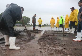 Alcalde de Ahome recorre comunidades afectadas por lluvias