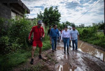 Alcalde y Presidenta del DIF atienden a damnificados por lluvia en Los Mezcales