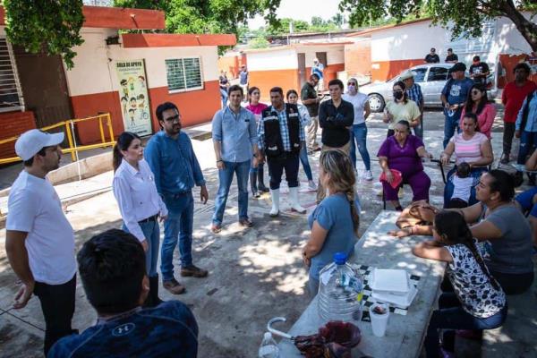Entregan cheque de $10 mil a damnificados del Limón de Los Ramos
