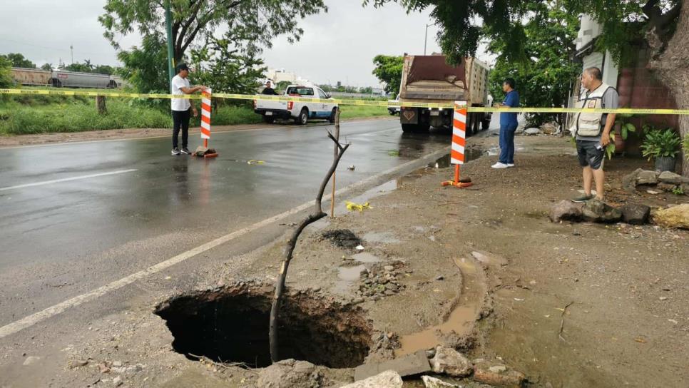 Tras un año, se abre nuevamente socavón en transitada vialidad de Culiacán