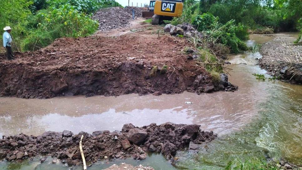 Rehabilitan pasada en el cruce del río en Capomos, en Angostura