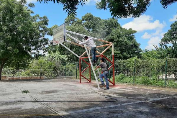 Ayuntamiento de Choix rehabilita espacios recreativos en la comunidad de Bajósori