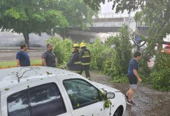 Protección Civil de Culiacán rescata a 6 personas tras intensas lluvias de este lunes