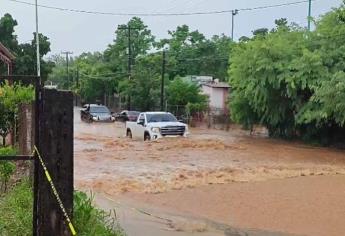 En 4 horas Sinaloa de Leyva recibió 120 milímetros de agua; malecón quedó anegado