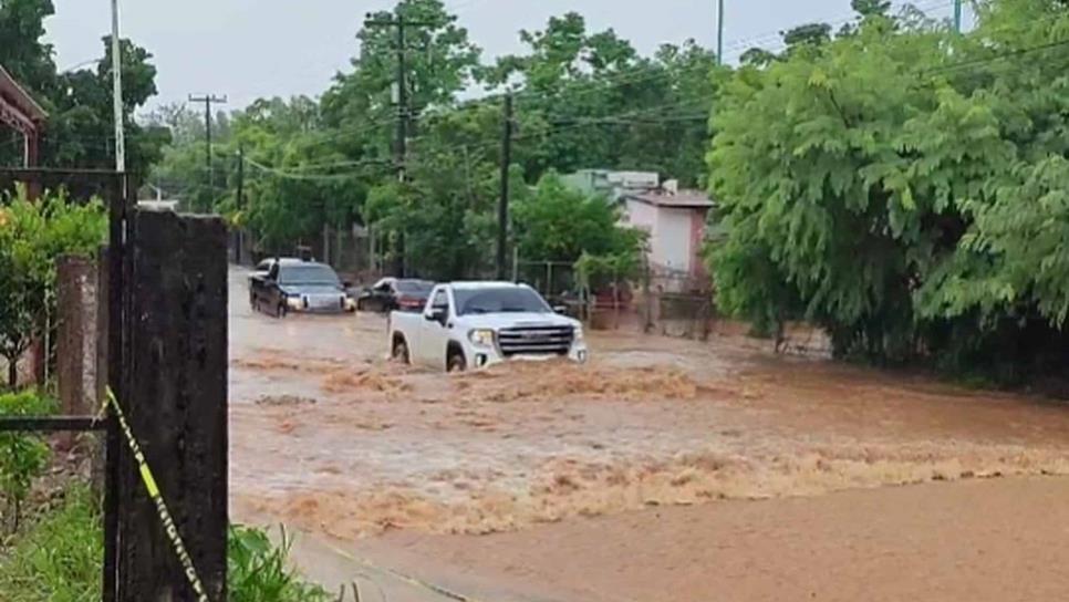 En 4 horas Sinaloa de Leyva recibió 120 milímetros de agua; malecón quedó anegado