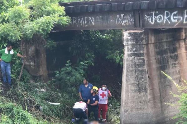 Estudiante de la UAS se lanza al vacío para evitar ser arrollado cuando caminaba por las vías del tren