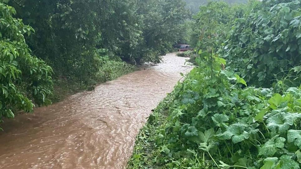 Fallecen una joven madre y su hija. Fueron arrastradas por un arroyo en Chinobampo, El Fuerte