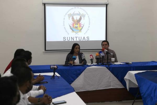 Recibe Marisela Pérez constancia legal para dirigir el SUNTUAS Administrativos e Intendencia