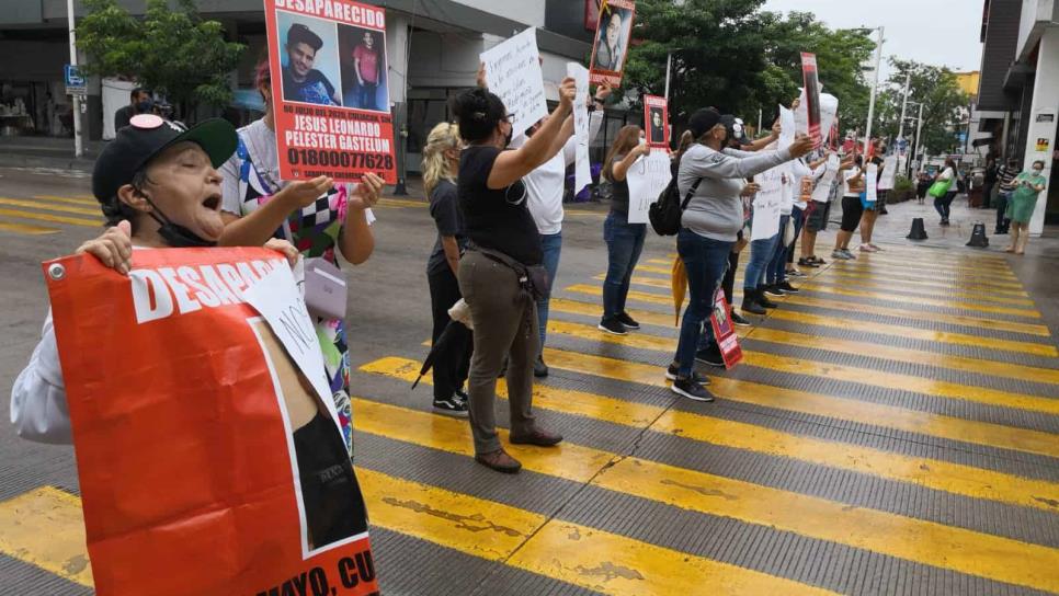 Colectivos de mujeres rastreadoras y feministas exigen justicia para Rosario Lilian en Culiacán