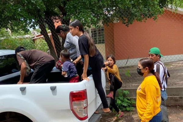 Evacuan a 5 familias de Los Ojitos,El Fuerte
