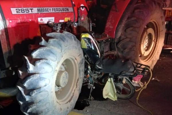Motociclista muere tras impactar contra tractor en Escuinapa