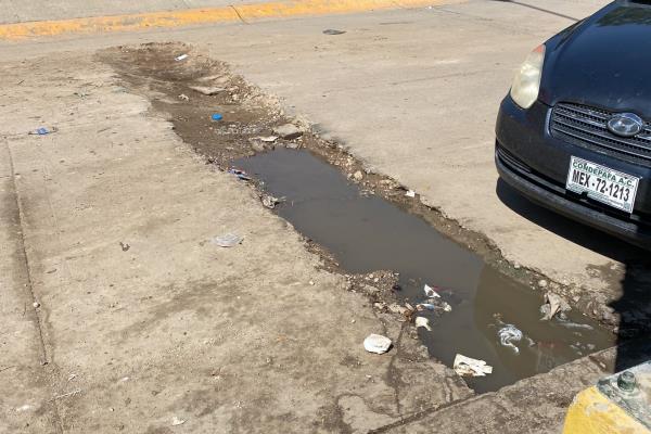 Vecinos de Pradera Dorada tienen 6 meses batallando con una zanja abandonada