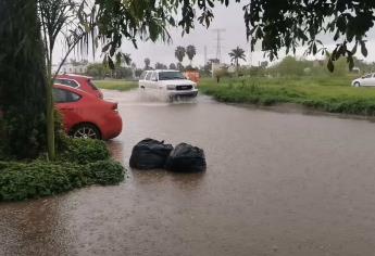 Primeras lluvias de «Kay» dejan anegadas calles en Los Mochis