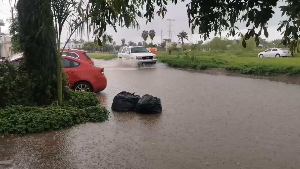 Primeras lluvias de «Kay» dejan anegadas calles en Los Mochis