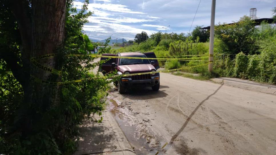 Localizan a un hombre asesinado y semidesnudo en una camioneta en Choix