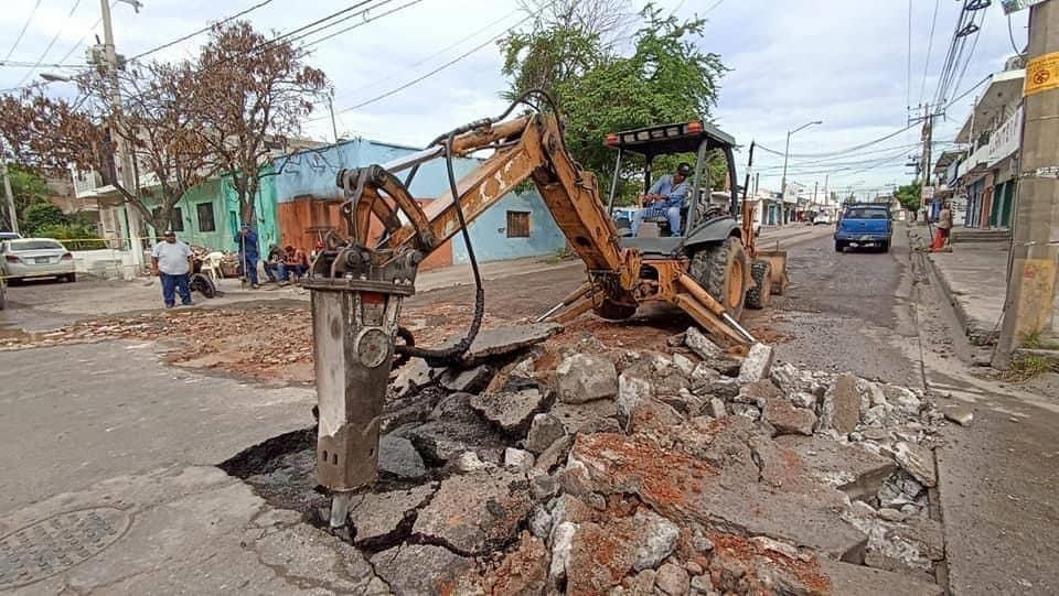 Inician trabajos de bacheo en la avenida Insurgentes; tome sus precauciones