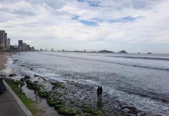Ante fuerte oleaje, restringen el acceso a las playas de Mazatlán