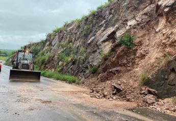 Lluvias desgajan el cerro de la Virgen en Sinaloa de Leyva